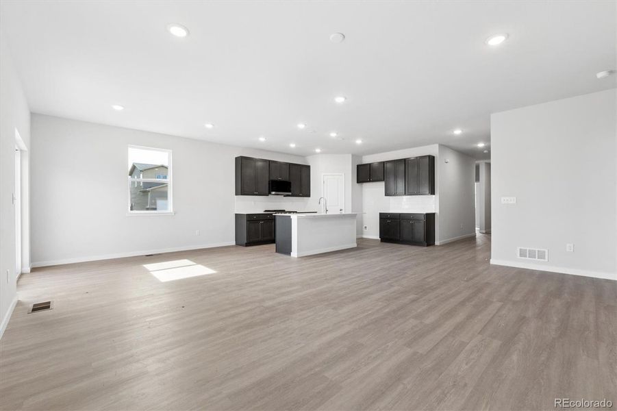 Spacious, unfurnished interior of a new home in Sweetgrass, Dacono (Image 14).