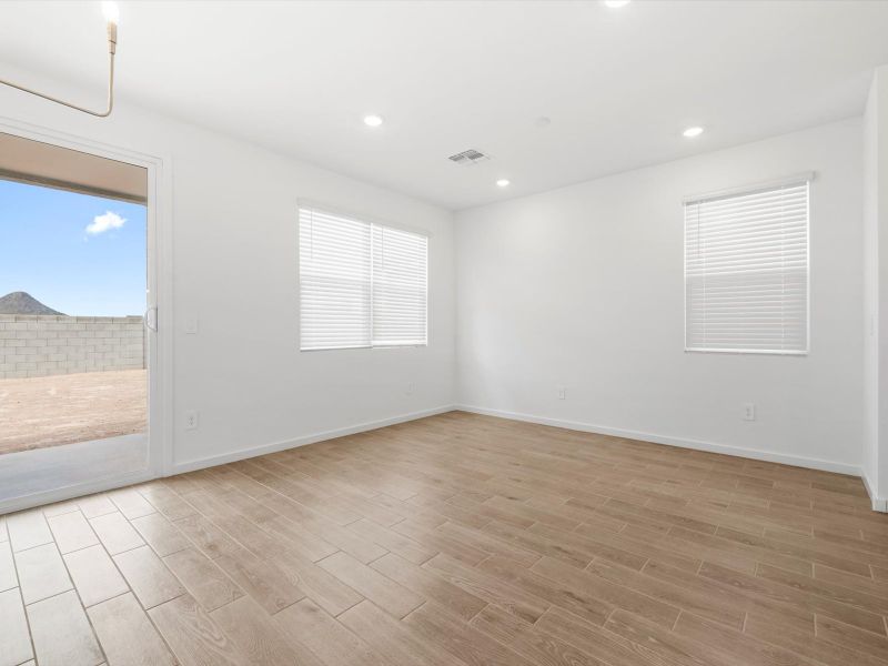 Spacious, unfurnished interior of a new home in San Tan Groves - Classic Series, San Tan Valley (Image 11).