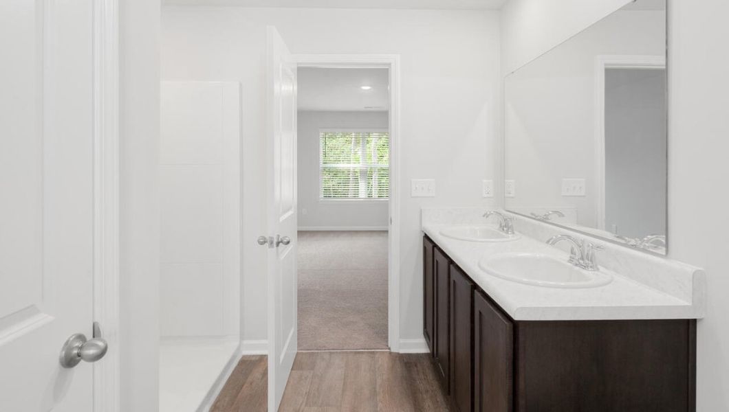 Furnished interior view inside a new home in Eagle Creek, Bolivia (Image 9).