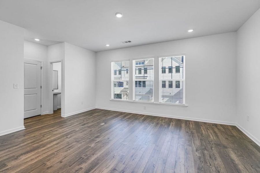 Spacious, unfurnished interior of a new home in Rosewood Farm, Lawrenceville (Image 21).