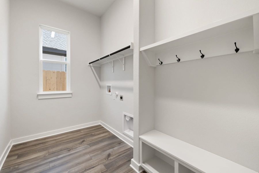 Spacious, unfurnished interior of a new home in Lagos Reserve, Manor (Image 30).