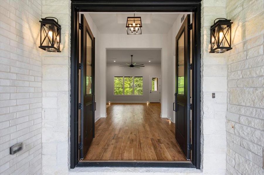 Exterior details and patio area of a home in , Mineola (Image 3).