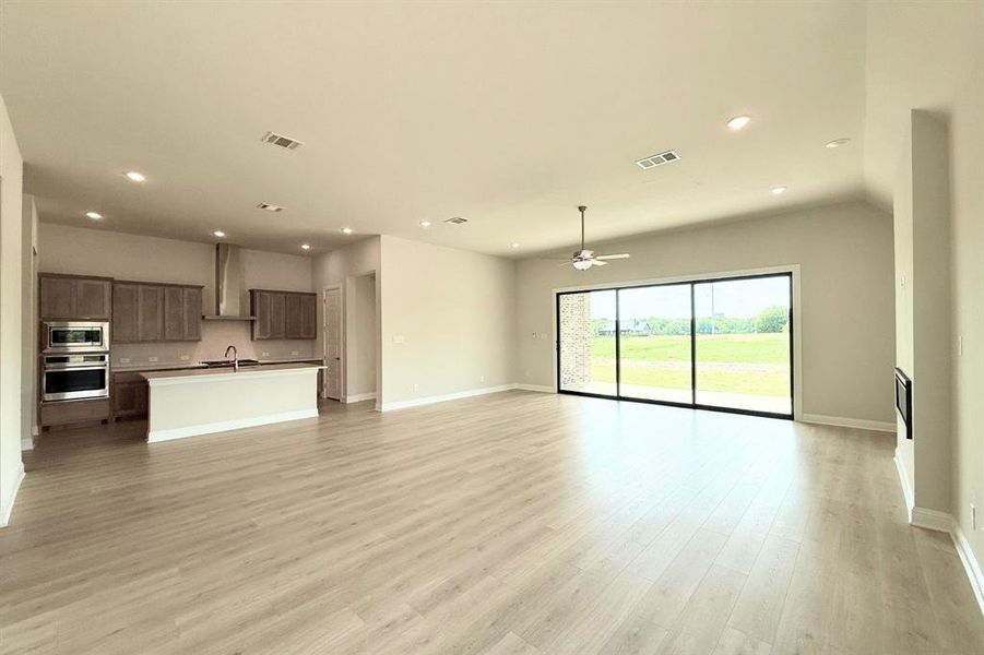 Spacious, unfurnished interior of a new home in Eagle’s Estates, Burleson (Image 17).