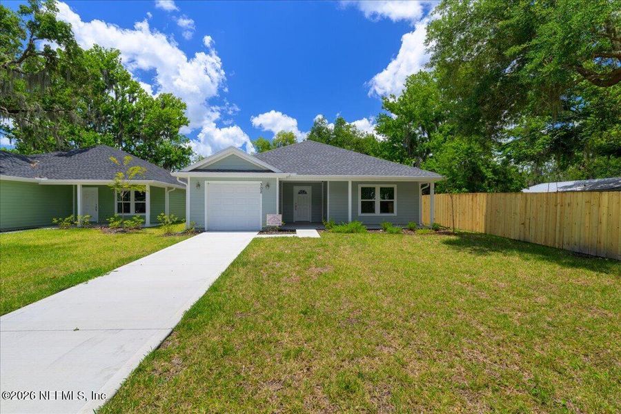 Exterior details and patio area of a home in , Palatka (Image 17).
