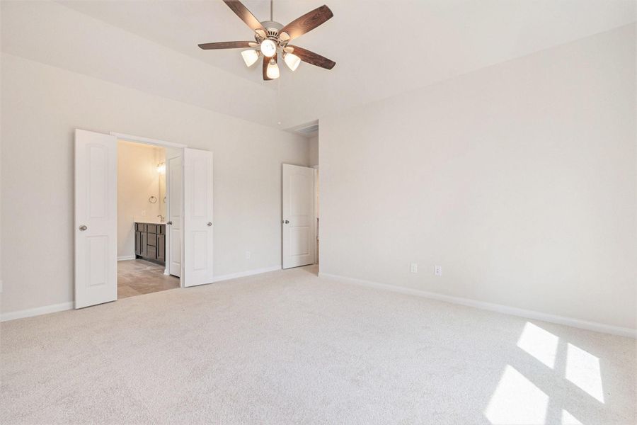Spacious, unfurnished interior of a new home in Oakwood Ranch, Willis (Image 25).