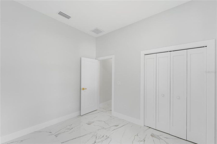 Spacious, unfurnished interior of a new home in , Tampa (Image 21).