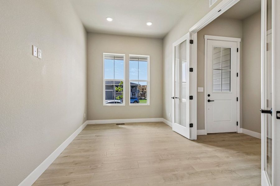 Spacious, unfurnished interior of a new home in Country Club Reserve – Fort Collins, Fort Collins (Image 19).