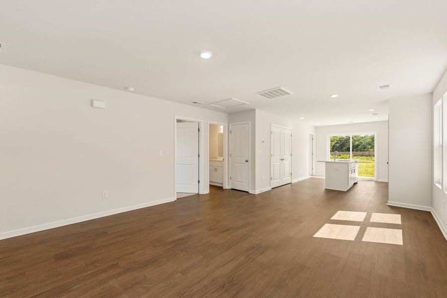 Spacious, unfurnished interior of a new home in Evergreen, Spartanburg (Image 12).