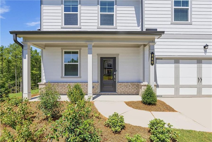 Exterior details and patio area of a home in Shadow Creek, Jackson (Image 3).