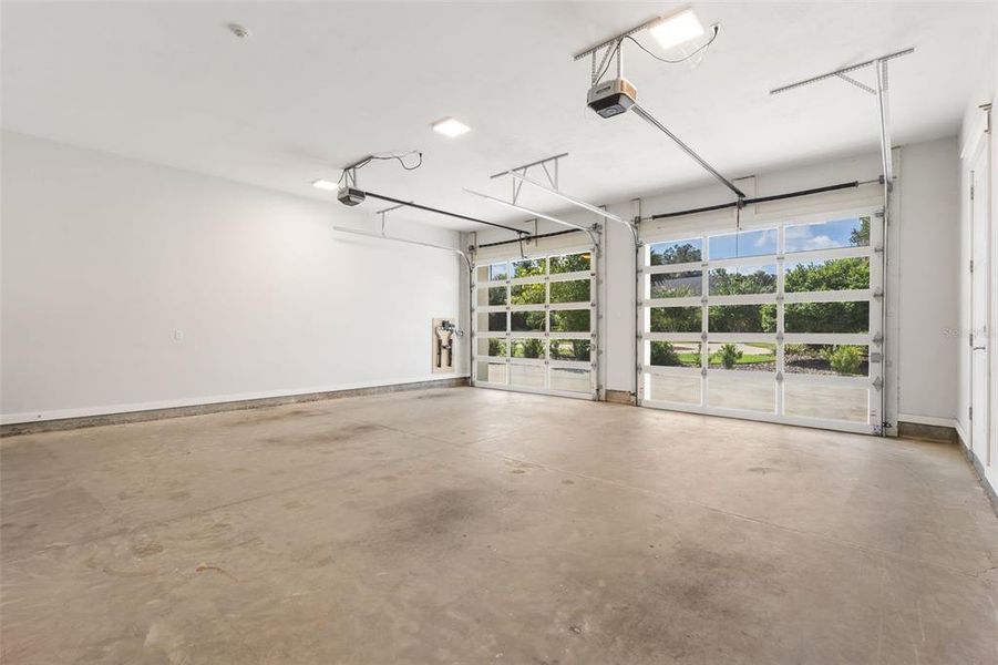 Spacious, unfurnished interior of a new home in , Gainesville (Image 21).