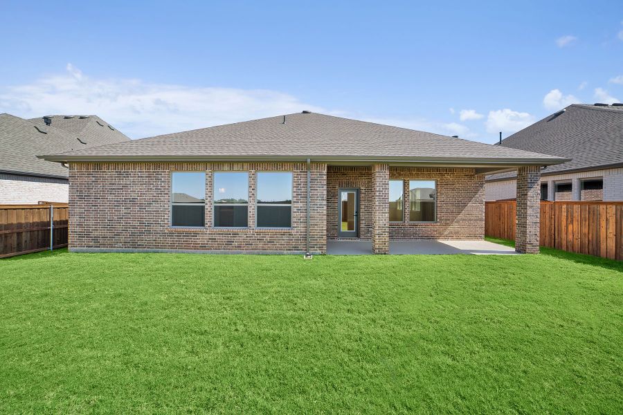 Representative exterior details of a home built from the The Ellwood by David Weekley Homes in Myrtle Creek, Waxahachie (Image 3).