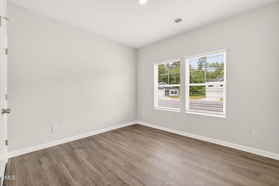 8-web-or-mls-DSC01430 8-web-or-mls-DSC01430