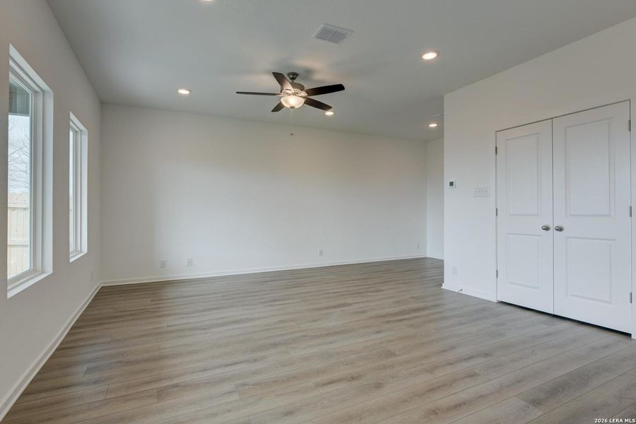 Spacious, unfurnished interior of a new home in Hennersby Hollow, San Antonio (Image 23). Spacious, unfurnished interior of a new home in Hennersby Hollow, San Antonio (Image 23).