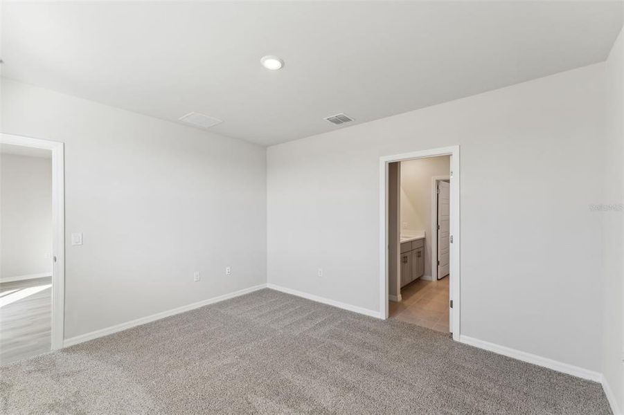 Spacious, unfurnished interior of a new home in Crescent Lakes - Premier Series, Punta Gorda (Image 18).