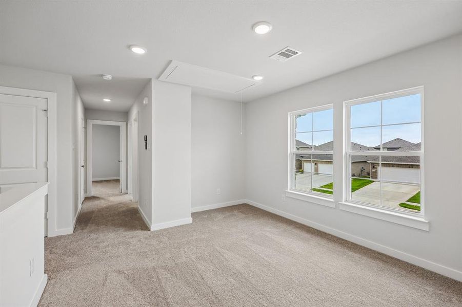 Spacious, unfurnished interior of a new home in Overland Grove, Forney (Image 11).