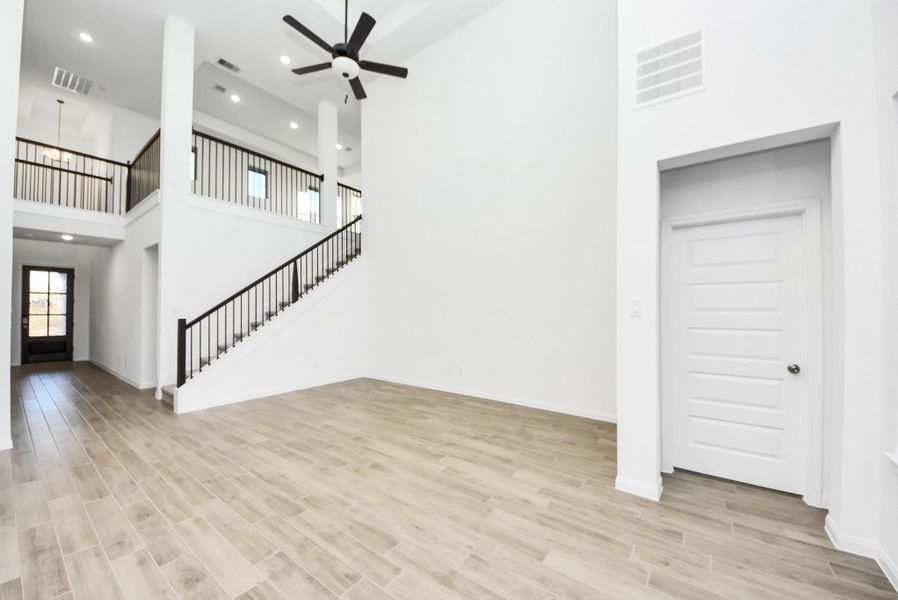 Spacious, unfurnished interior of a new home in Elyson, Katy (Image 11).
