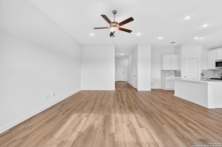 Spacious, unfurnished interior of a new home in Paloma Park, Converse (Image 17).