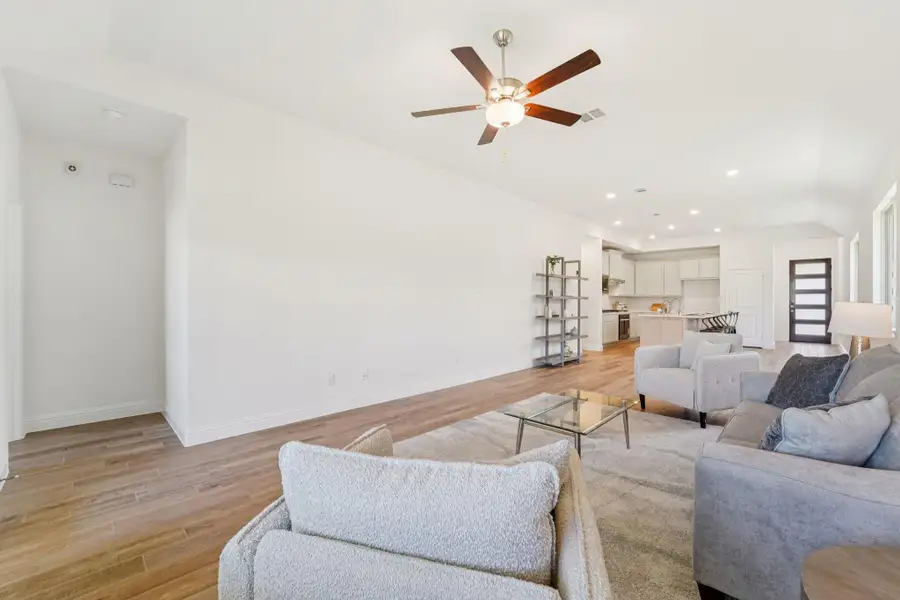 Furnished interior view inside a new home in Evergreen 40', Conroe (Image 7).