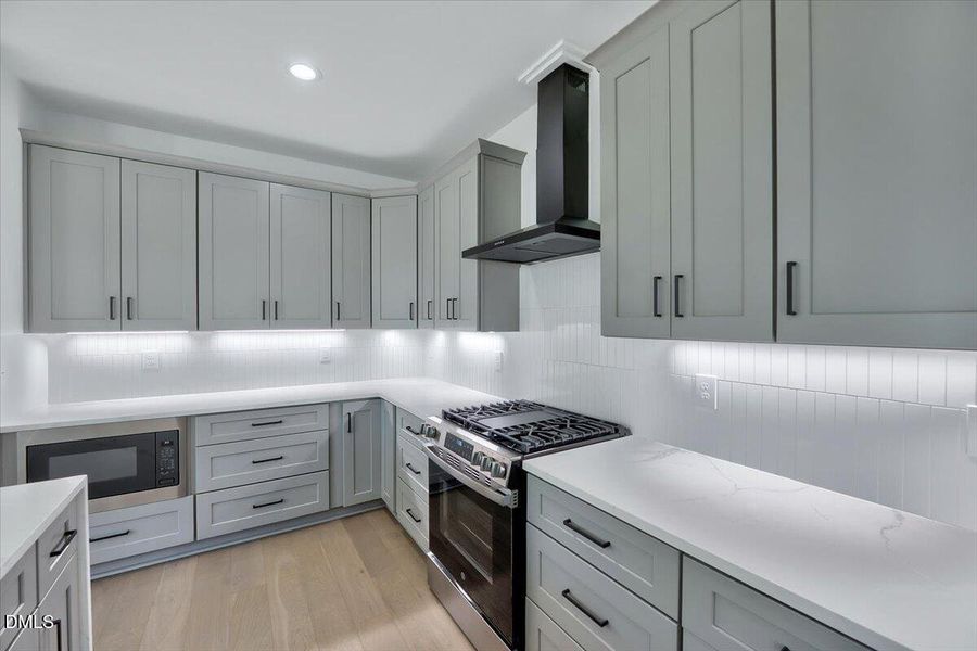 17-732 Hopkins St-17