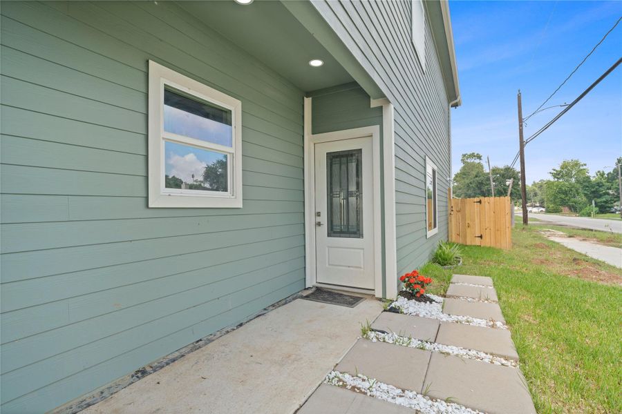 Exterior details and patio area of a home in , Houston (Image 26).