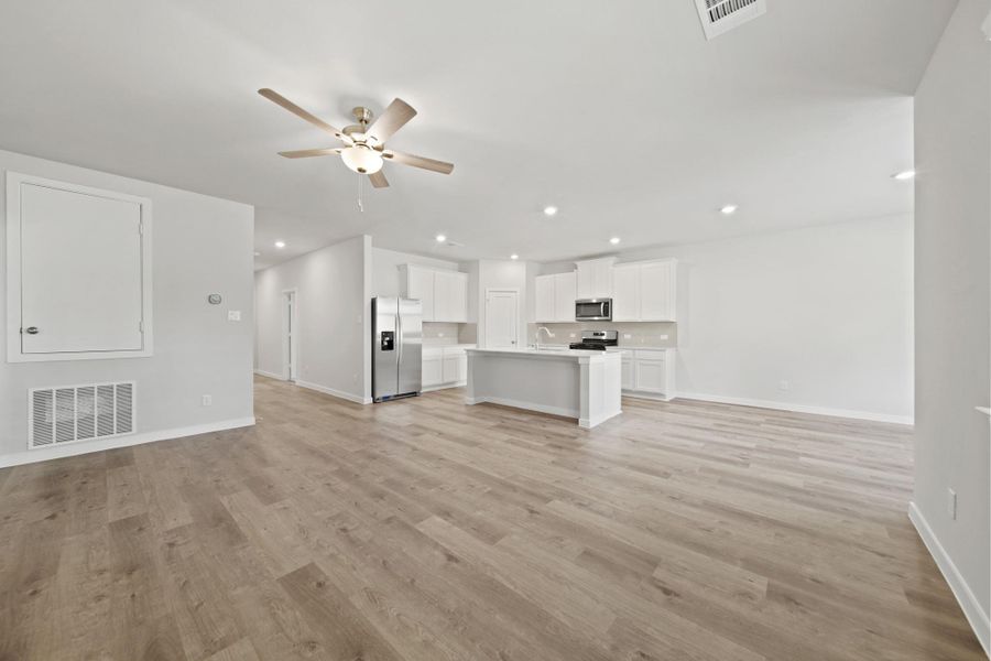 Spacious, unfurnished interior of a new home in Russell Ranch, Bay City (Image 15).