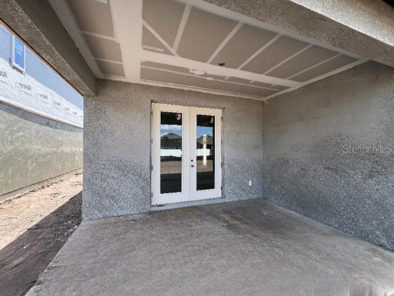 Exterior details and patio area of a home in Sunbrooke, St. Cloud (Image 5).