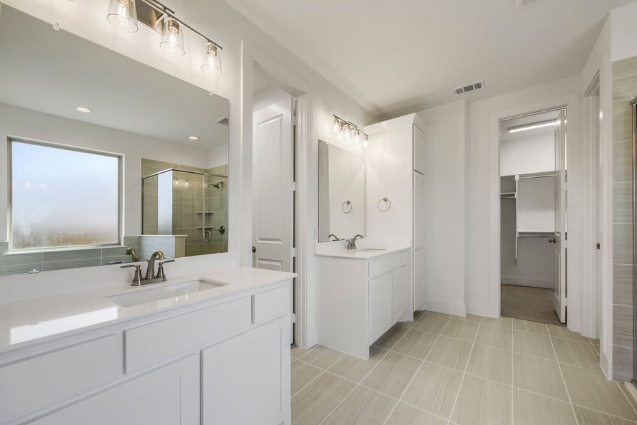 11529 Vesper - Primary Bathroom