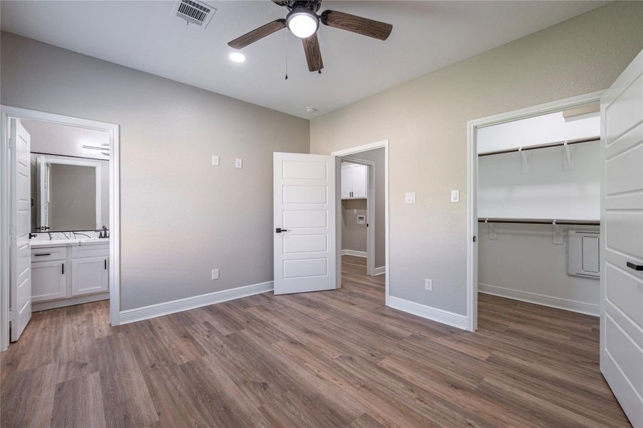 Spacious, unfurnished interior of a new home in , Houston (Image 36).