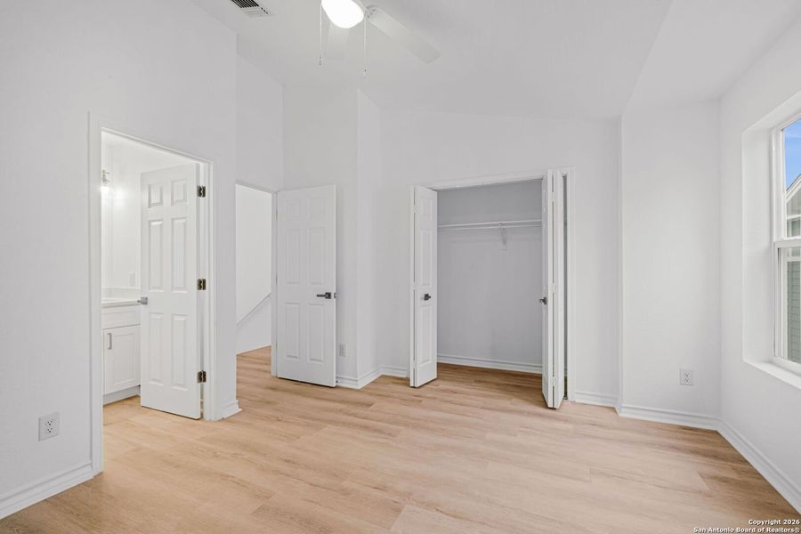 Spacious, unfurnished interior of a new home in , San Antonio (Image 37).