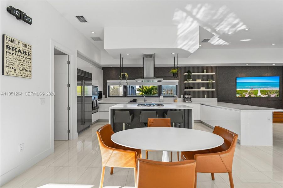 Community amenities in , Weston (Image 82).