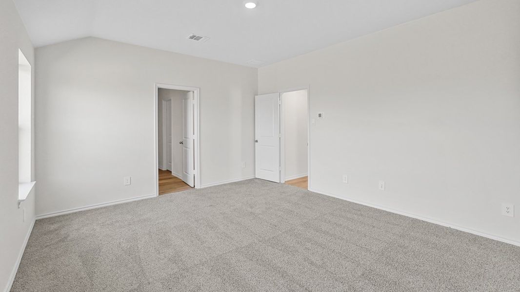 Spacious, unfurnished interior of a new home in Oak Valley Estates, Bullard (Image 28).