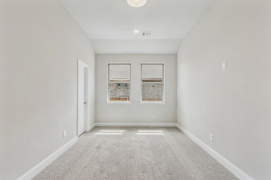 Spacious, unfurnished interior of a new home in Las Lomas, Forney (Image 18).