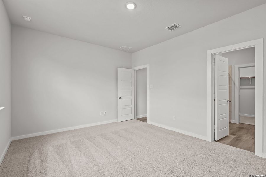 Spacious, unfurnished interior of a new home in Senna, Leon Valley (Image 23).