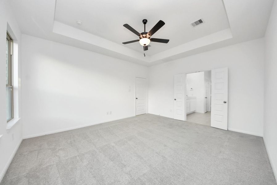 Spacious, unfurnished interior of a new home in Elyson, Katy (Image 15).