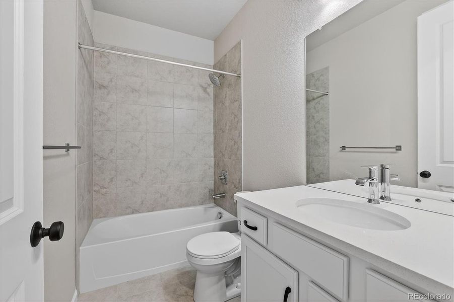 Furnished interior view inside a new home in Deer Creek, Littleton (Image 15).