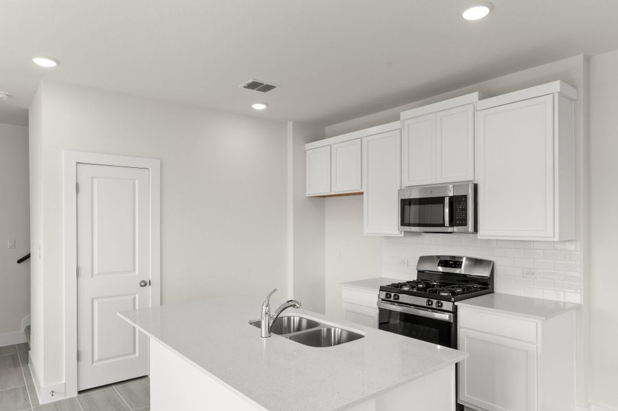 Representative furnished interior of a home built from the Colorado by Pacesetter Homes in Saddle Creek Twinhomes, Georgetown (Image 7).