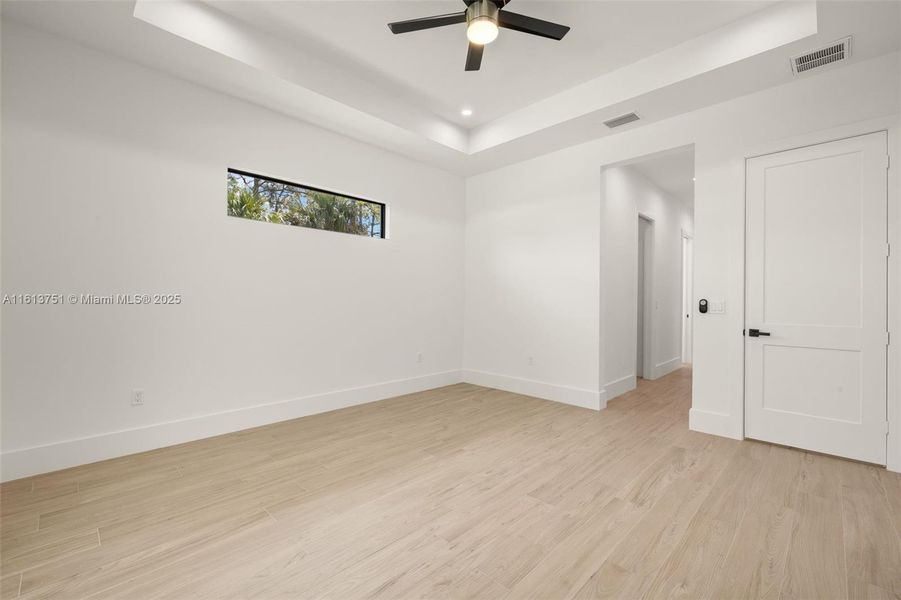 Spacious, unfurnished interior of a new home in , Naples (Image 26).