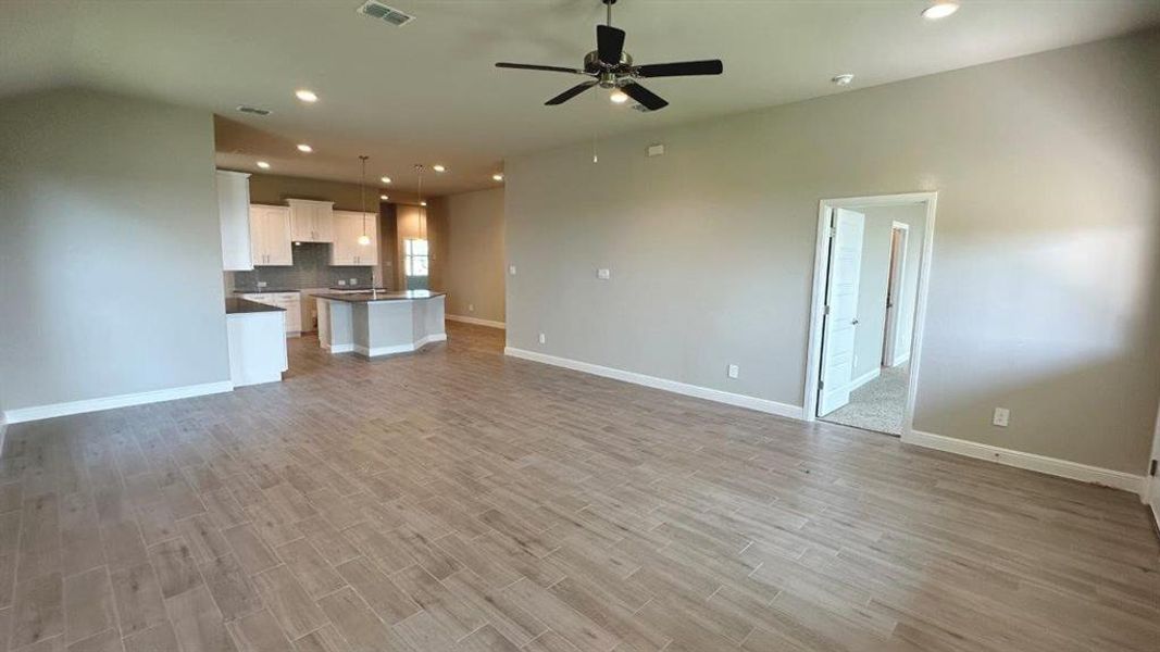 Spacious, unfurnished interior of a new home in Rock Creek Ranch, Fort Worth (Image 15).