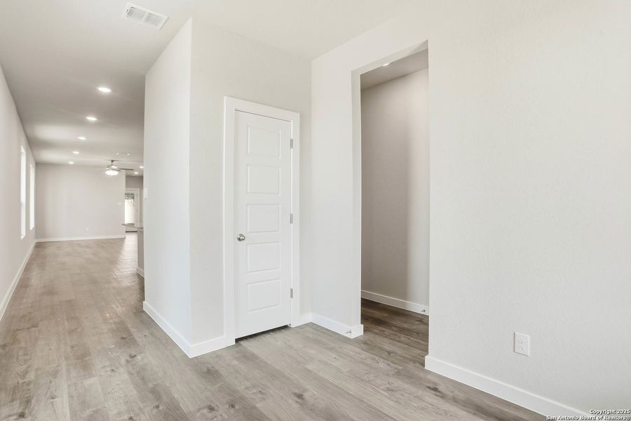 Spacious, unfurnished interior of a new home in Fairway Crossing 40s, San Antonio (Image 30). Spacious, unfurnished interior of a new home in Fairway Crossing 40s, San Antonio (Image 30).