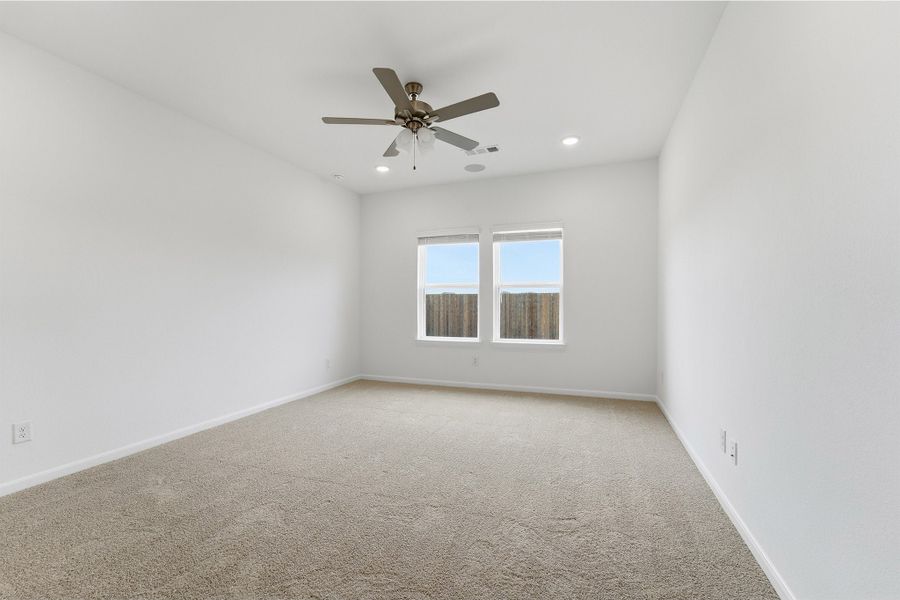 Spacious, unfurnished interior of a new home in Saddlebrook Estates, Waxahachie (Image 17).