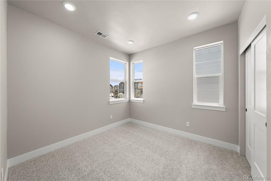 Spacious, unfurnished interior of a new home in Duet at Sterling Ranch, Littleton (Image 14).