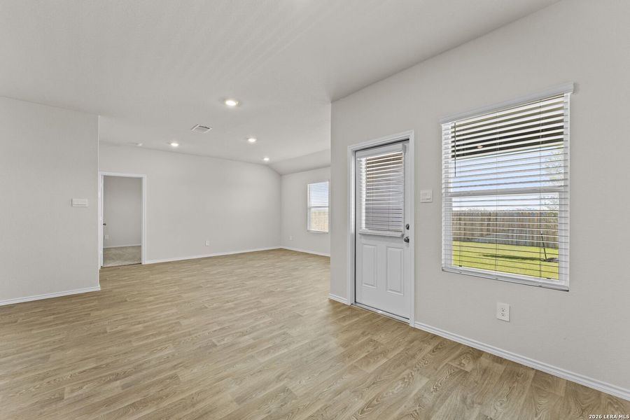 Spacious, unfurnished interior of a new home in Swenson Heights, Seguin (Image 25).