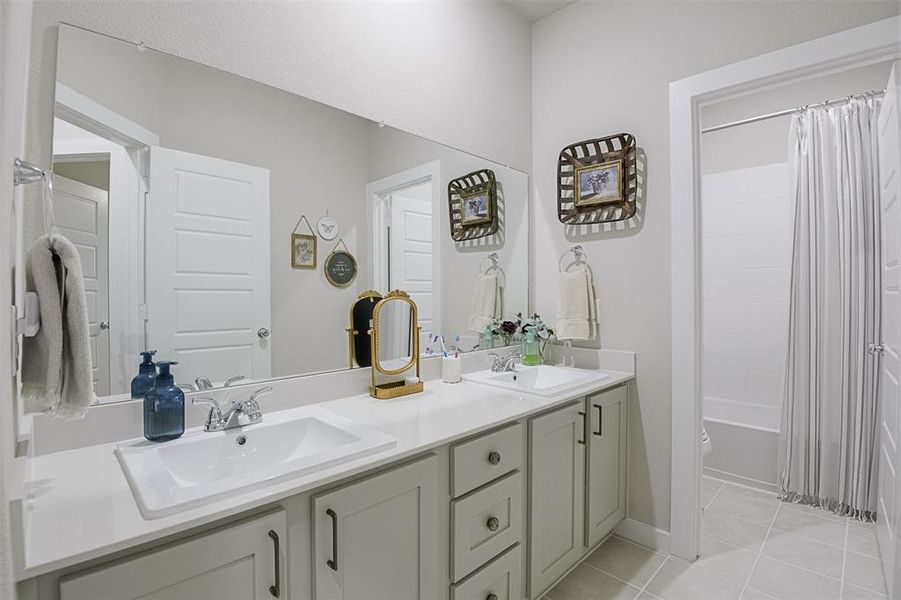 Furnished interior view inside a new home in Dove Hollow, Waxahachie (Image 5).