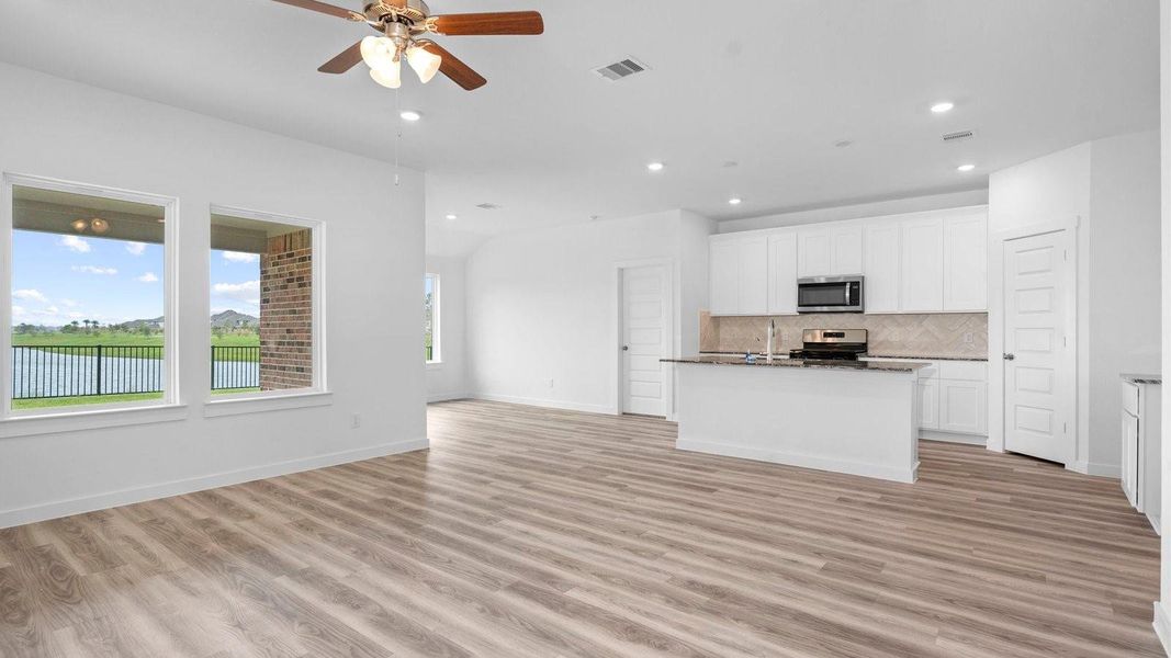 Spacious, unfurnished interior of a new home in Riverwood Ranch, Angleton (Image 20).