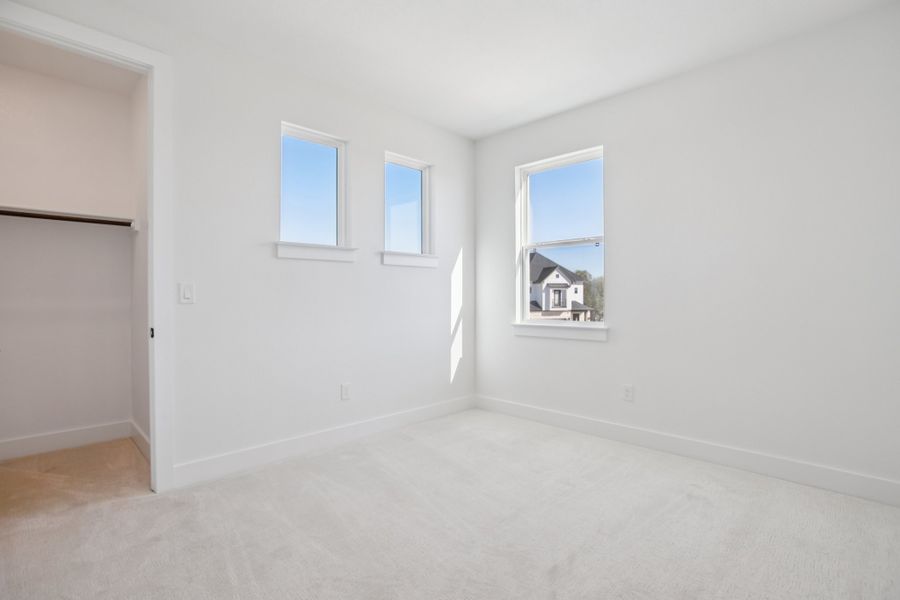 Spacious, unfurnished interior of a new home in Foxfield, Austin (Image 35).