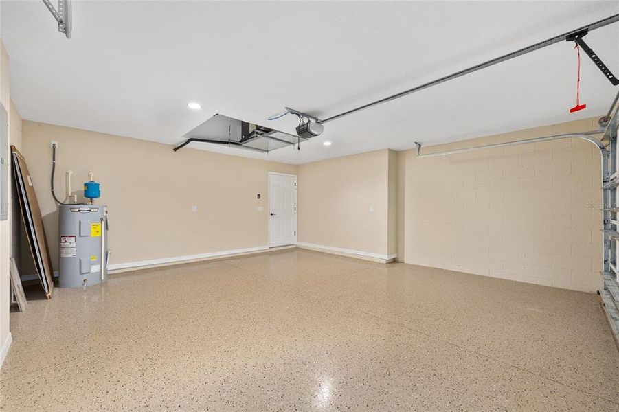 Spacious, unfurnished interior of a new home in , Ocala (Image 72).