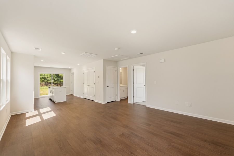 Spacious, unfurnished interior of a new home in Evergreen, Spartanburg (Image 10).