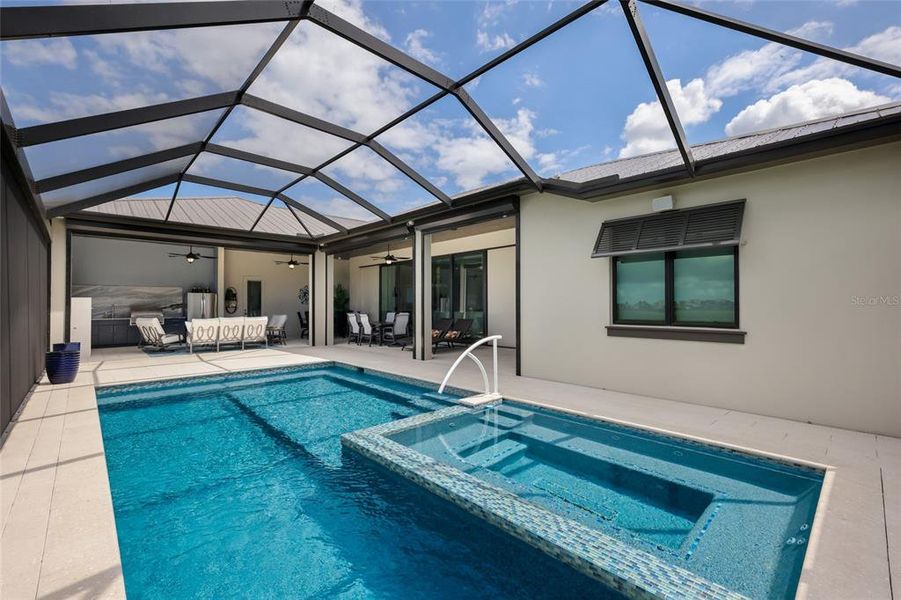 Exterior details and patio area of a home in , Palmetto (Image 31).