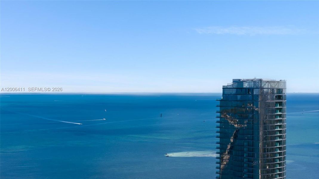 Condo located in Miami, FL showcasing its design and architecture (Image 3).