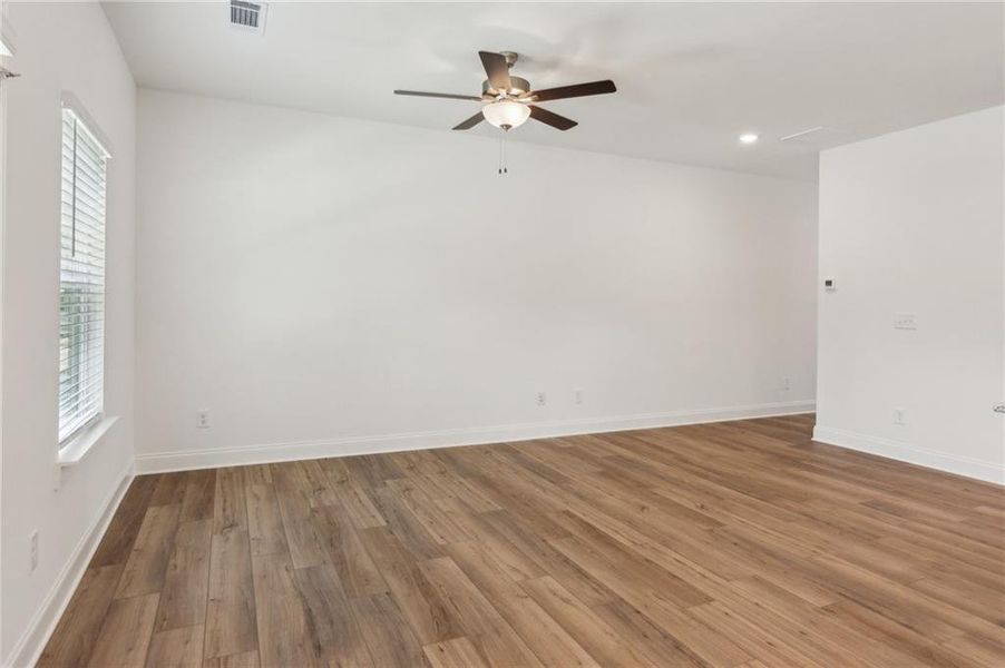 Spacious, unfurnished interior of a new home in , Athens (Image 23).